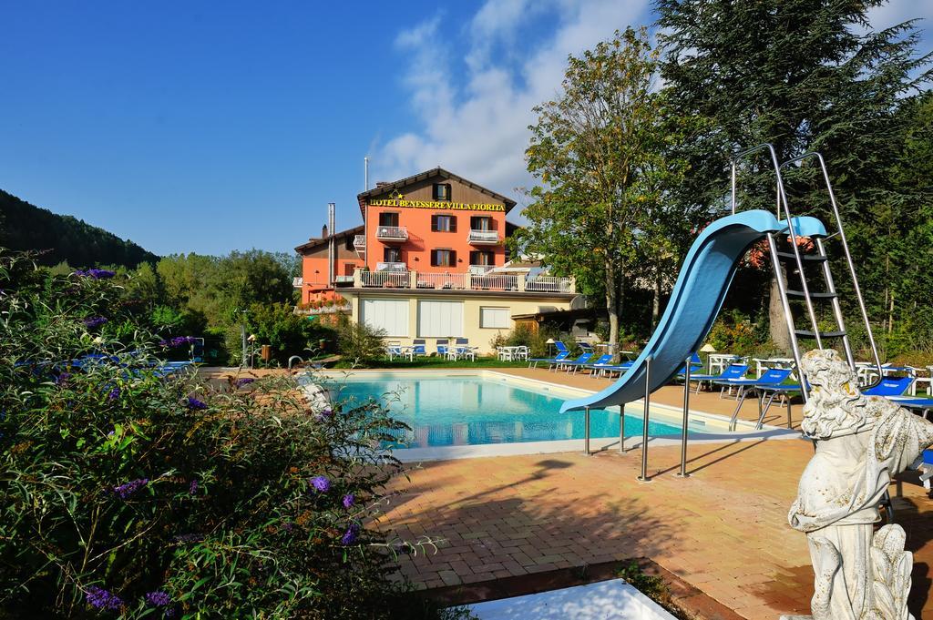 Hotel Benessere Villa Fiorita Colfiorito Exterior foto